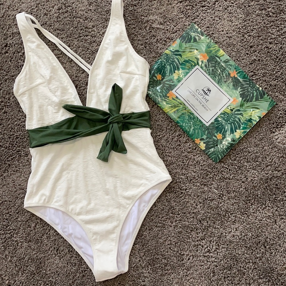 Cupshe M Swimsuit - NWT